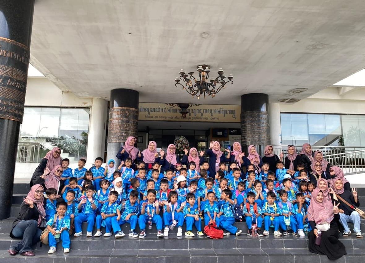 news-Balai Layanan Perpustakaan Sambut Kunjungan KB Allifa