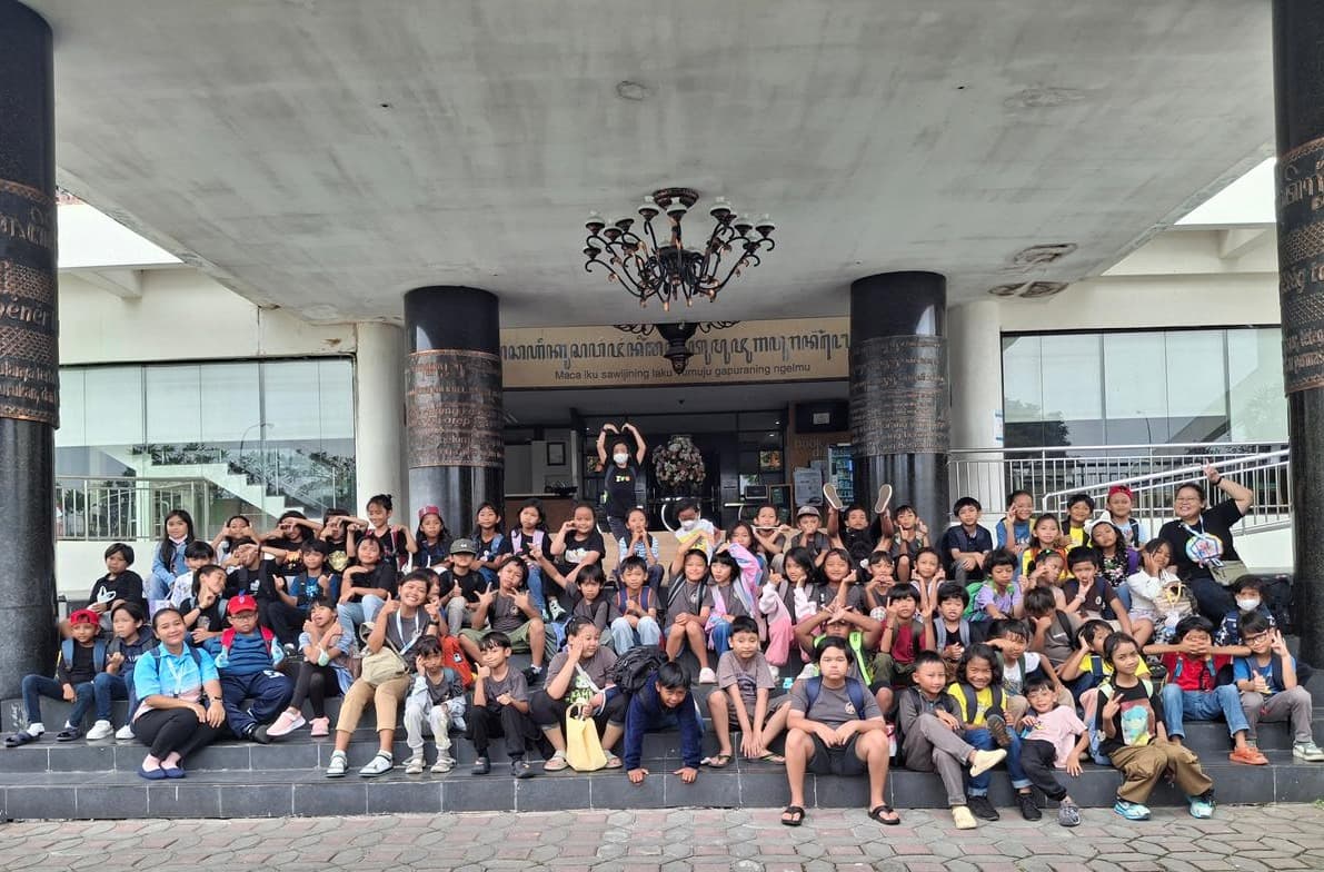 news-Balai Layanan Perpustakaan Sambut Kunjungan Wisata Pustaka dari SD Eksperimental Mangunan