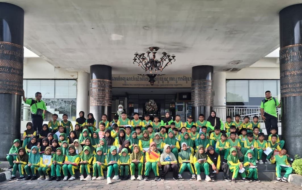 Balai Layanan Perpustakaan Sambut Kunjungan Wisata Pustaka dari SDN Tunjungsari 1