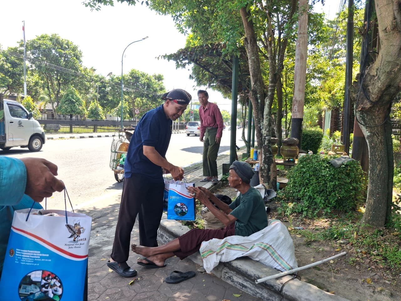 Penyaluran Infaq Jumat Berkah Balai Layanan Perpustakaan DPAD DIY