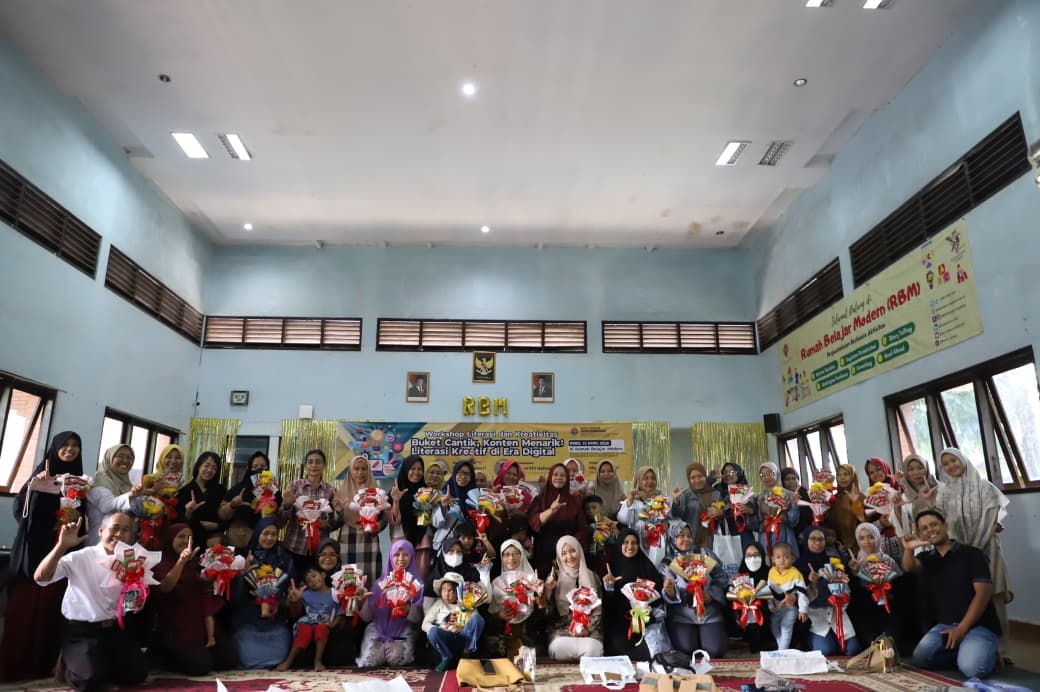 Workshop Literasi dan Kreativitas: “Buket Cantik, Konten Menarik: Literasi Kreatif di Era Digital”