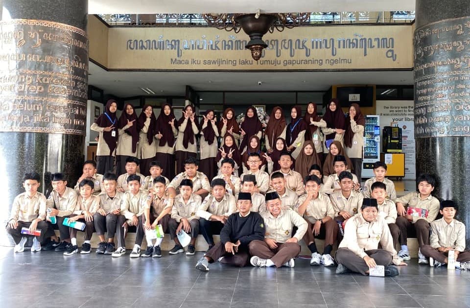 Balai Layanan Perpustakaan Sambut Kunjungan Wisata Pustaka dari SMPIT Baitussalam 2 Cangkringan