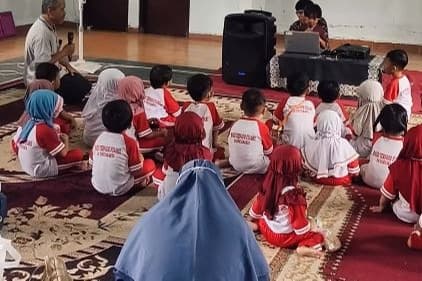 news-Balai Layanan Perpustakaan Terima Kunjungan PAUD Syaamil Tamanan di Rumah Belajar Modern (RBM)