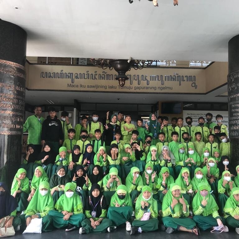 Kunjungan wisata pustaka dari siswa-siswi SDIT Salsabila 3 Banguntapan Bantul