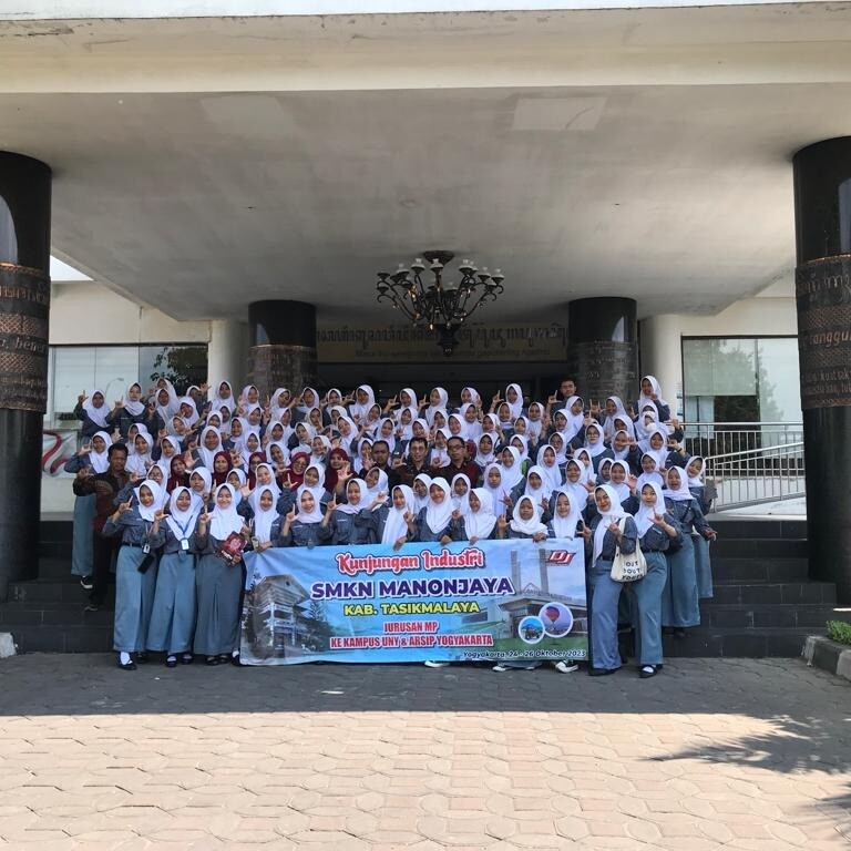 Kunjungan wisata pustaka dari SMK Manonjaya Tasikmalaya