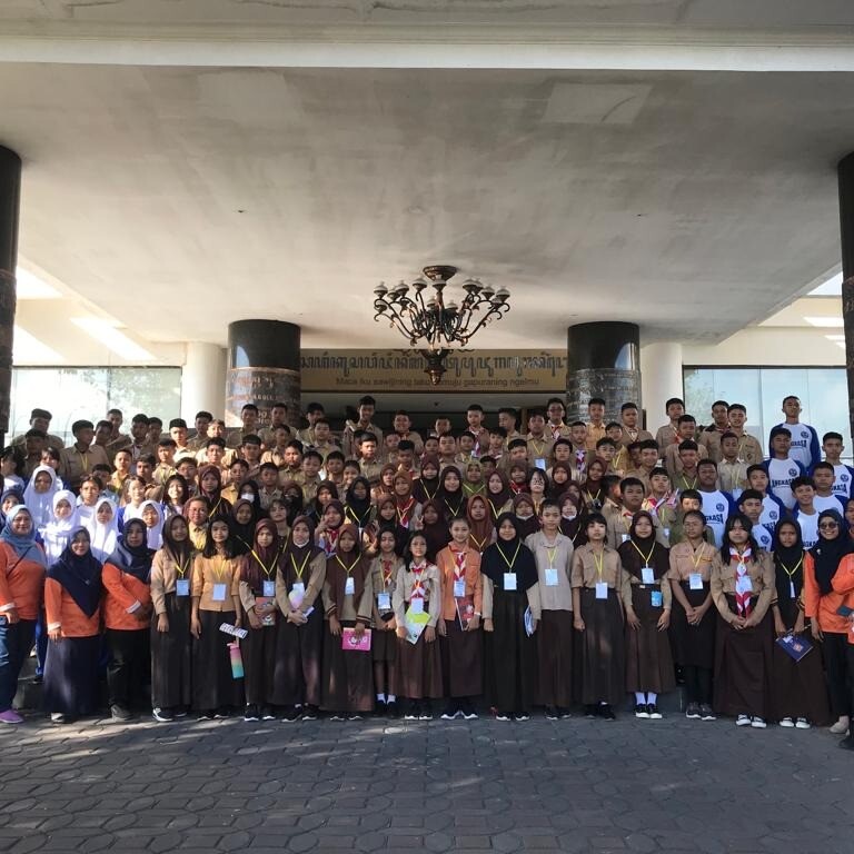 Kunjungan wisata pustaka siswa-siswi dari SMP Angkasa Adisutjipto Depok Sleman