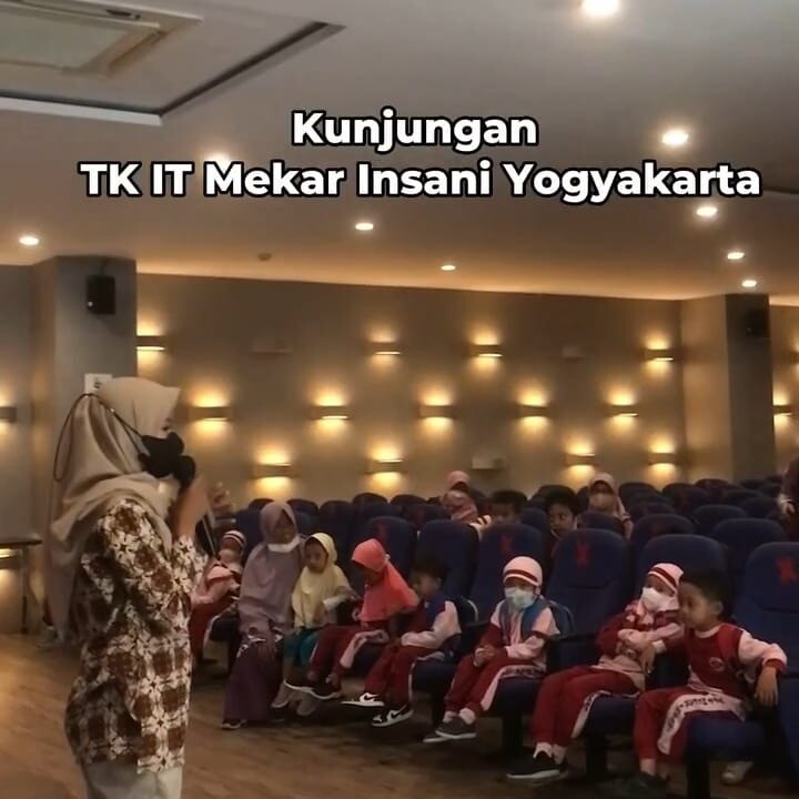 Kunjungan wisata pustaka dari siswa-siswi TK IT Mekar Insani Yogyakarta