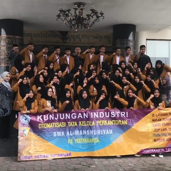 Kunjungan wisata pustaka dari siswa-siswi SMK Al-Manshuriyah Tasikmalaya