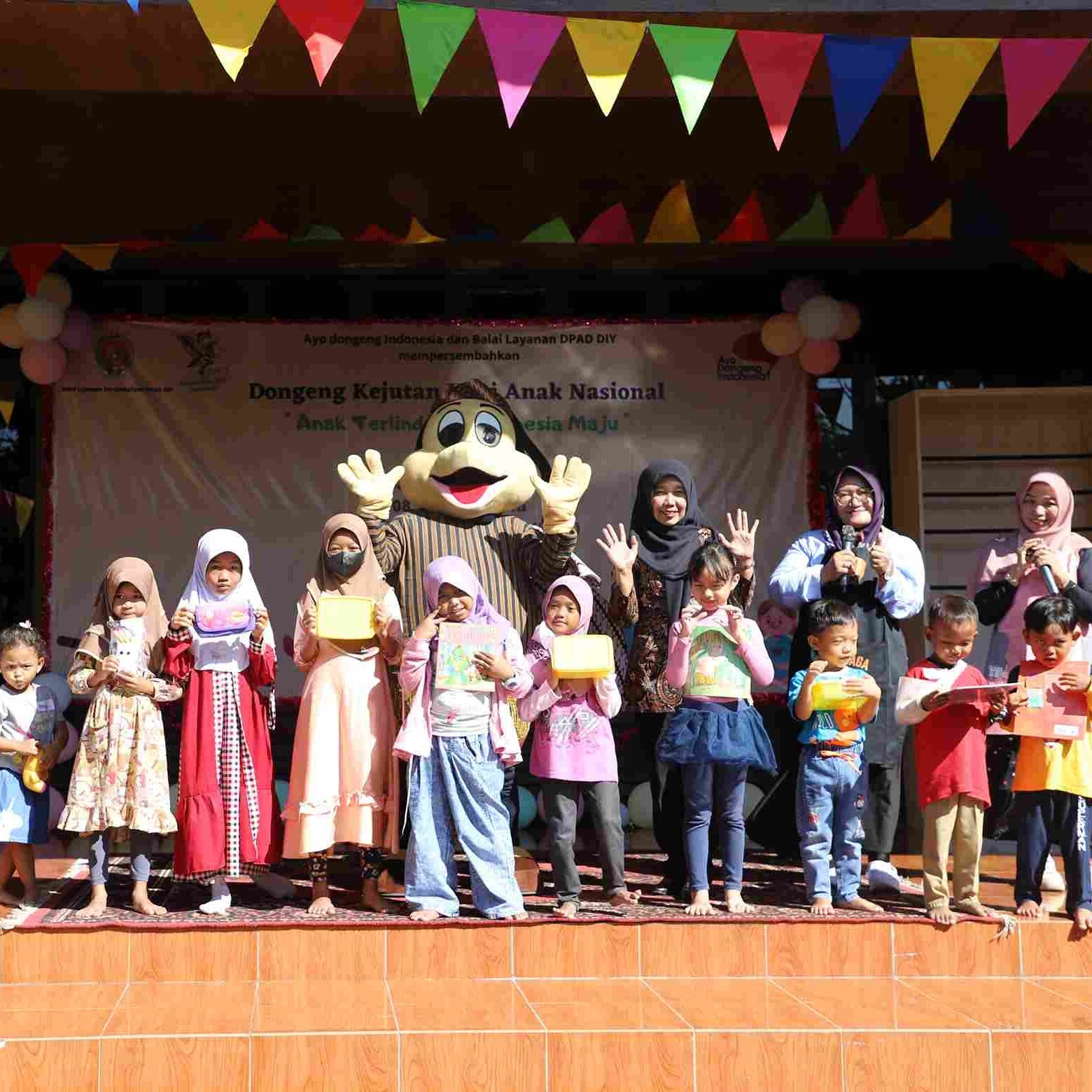 Bekerjasama dengan komunitas Ayo Dongeng Indonesia area Yogyakarta mengadakan kegiatan Dongeng Kejutan Hari Anak Nasional dengan tema “Anak Terlindungi, Indonesia Maju”